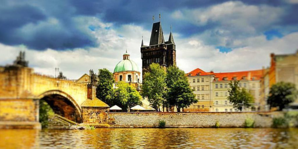 Kurze Fahrt durch Prag (Video)